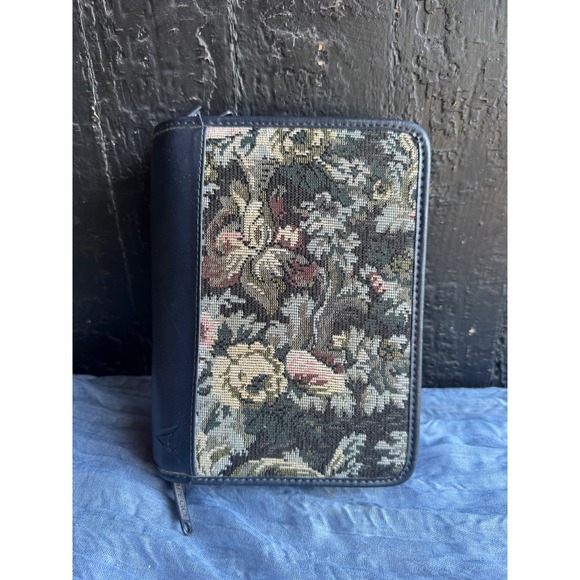 Apego Other - Vintage Apego Millennium Collection Floral Tapestry Zippered 6 Ring Organizer